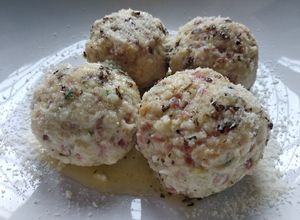 Foto di Canederli con burro, salvia e parmigiano