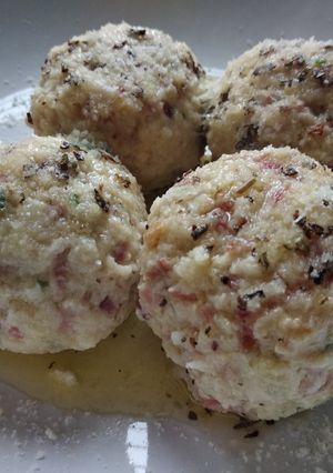 Foto di Canederli con burro, salvia e parmigiano