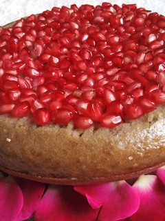 மாதுளை கேக்(Pomegranate cake recipe in tamil) செய்முறை முக்கிய புகைப்படம்