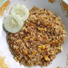 A picture of Nasi goreng biasa (bukan bumbu yg biasa dipinggir jalan).
