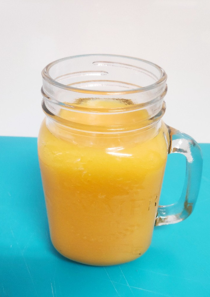 Una foto de Zumo de papaya y piña