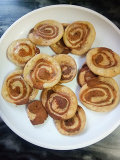 बेसन मैदा की मठरी (Besan maida ki mathri recipe in hindi) रेसिपी मुख्य फोटो