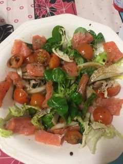 Una foto de Ensalada de salmón ahumado