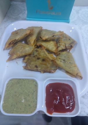 A picture of Mutton mince samosa.