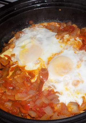 Una foto de Huevos marroquines en tajine