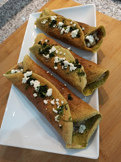Una foto de Tortitas de guisantes rellenas 🍴