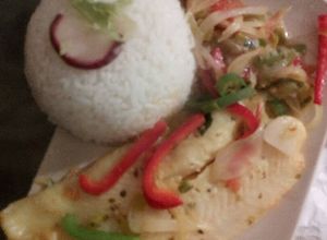 Una foto de Pangasius (panga) con verduras