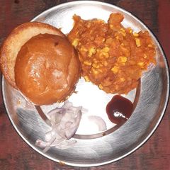 A picture of Pav bhaji with egg bhuna masala.