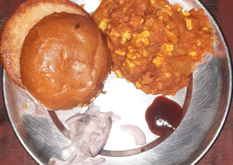 Pav bhaji with egg bhuna masala