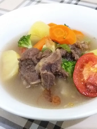 Cara Mudah Membuat Resep Sop tulang sapi dan sayuran Anti Ribet, Mantap Sekali