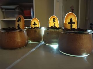 Mousse au chocolat pierre tombale d’Halloween