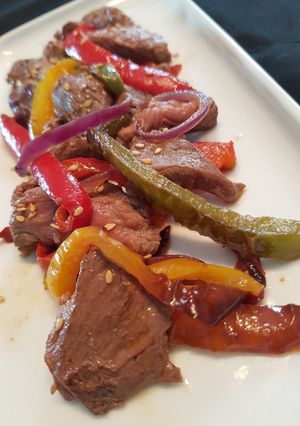 Une photo de Sauté de bœuf aux poivrons et sésame