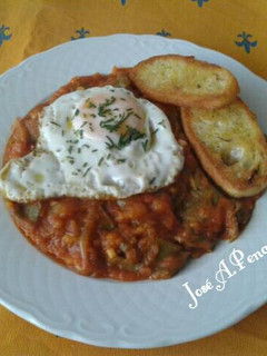 Una foto de Habichuelas con patatas y tomate
