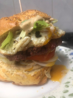 Una foto de 430. Hamburguesas tipo Big Mac (principal carne)