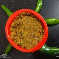 A picture of Green chilli chutney.