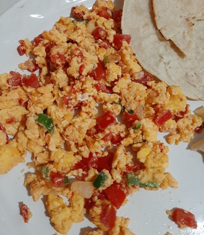 Una foto de Huevo a la mexicana rapidin, rico y nutritivo