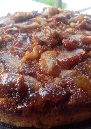 Una foto de Torta invertida de manzana