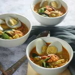 A picture of Laksa Betawi.