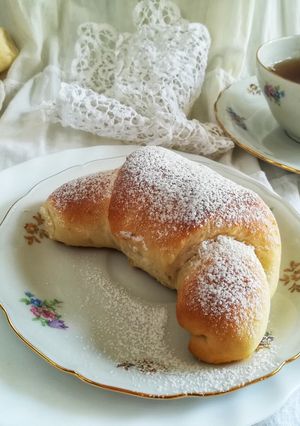 Foto di Brioches con yogurt e olio di cocco ripiene di confettura