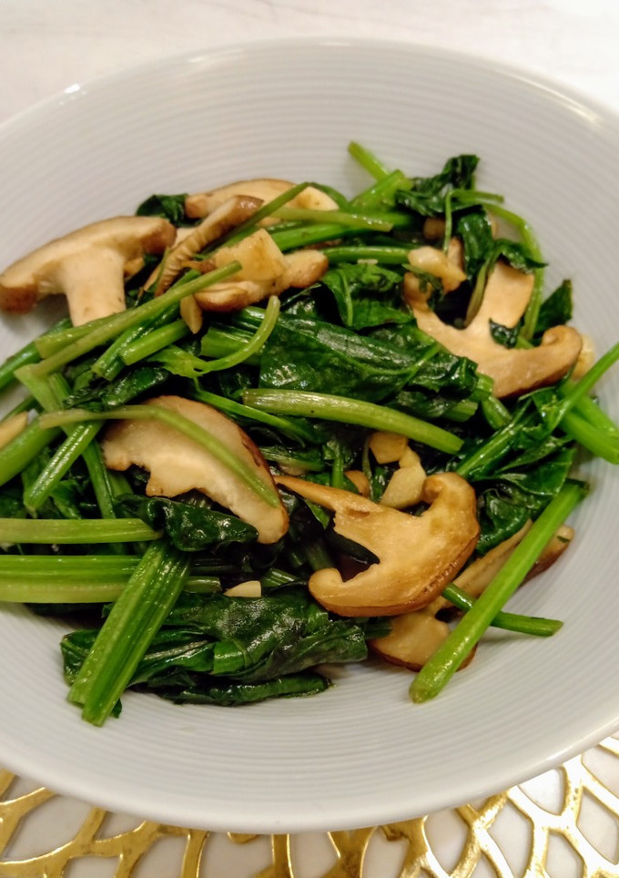菇香菠菜（低醣生酮餐）（簡單料理）（方便素）或（全素） 的食譜成品照片