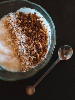Una foto de Yogurt con granola, desayuno saludable