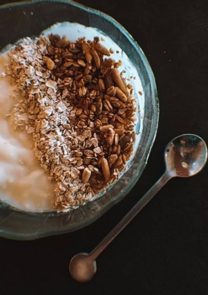 Una foto de Yogurt con granola, desayuno saludable