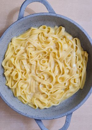 Una foto de Fettuccine "Alfredo" de Alfredo alla Scrofa restaurant en Roma, Italia 🇮🇹 🍝