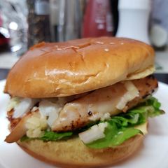 A picture of My grilled Chicken burger with Bonfire smoked Chedder cheese.😘.