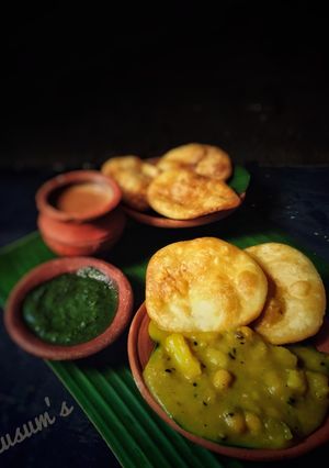 কচুরি আর আলুর সবজি রেসিপির প্রধান ছবি