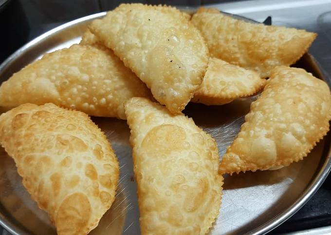 Gujiya / karanji (Holi Special)