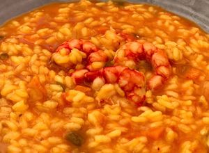 Una foto de Arroz caldoso de carabineros 😍😍