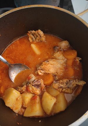 عکسی از دستور خوراک مرغ و سیب زمینی