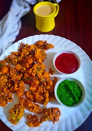 A picture of Crispy semolina onion fry.