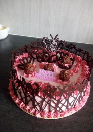 صورة لوصفة كيك عيد ميلاد اقتصادي سهل وسريع
