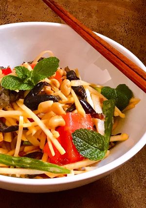Hình của món Gỏi Somtam Củ Cải Thuỵ Điển & Ba Khía.