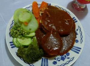 Una foto de Chayotextle en salsa amaranto al horno