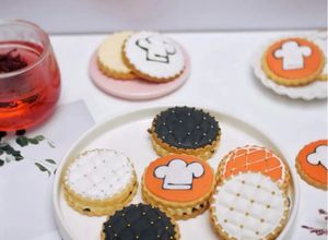 Foto resep Royal Icing Sugar Cookies with Rum Raisin Cream Sandwich - Cookpad