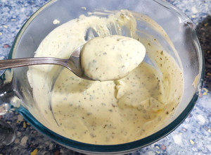 Una foto de Salsa de yogur (con mayonesa)