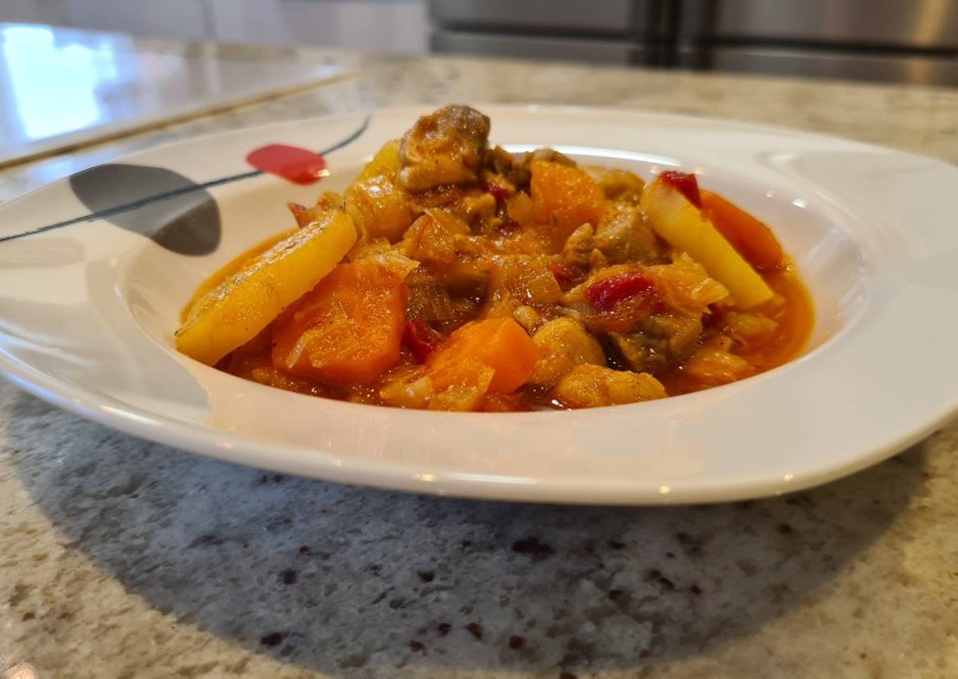 Estofado de pollo con patatas y zanahorias