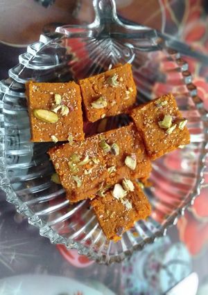 A picture of Famous sweet of Gujarat "mohanthal".