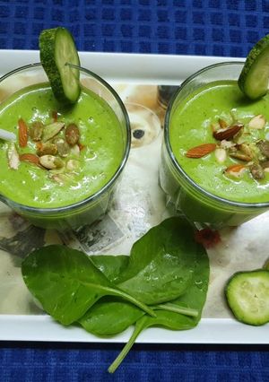 A picture of Spinach Cucumber Apple Green Smoothie.
