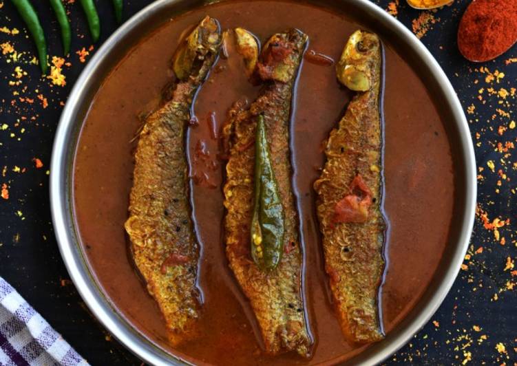 Parshe Macher Tel Jhal (Mullet Fish Spicy Curry)