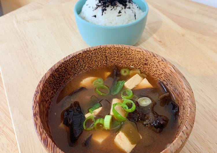 Miso soup beras merah (vegan)