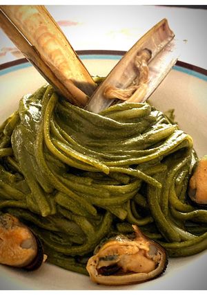 Foto di Linguine alla Crema di Cavolo Nero, con Cannolicchi e Cozze
