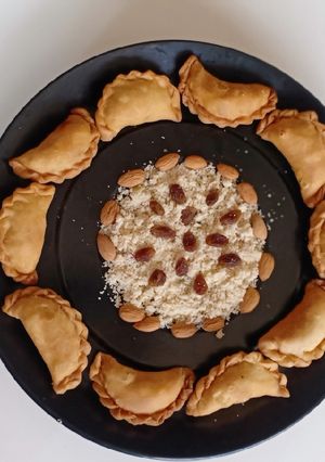ડ્રાયફ્રુટ ઘૂઘરા (dry fruit ghughra recipe in Gujarati) રેસીપી મુખ્ય ફોટો