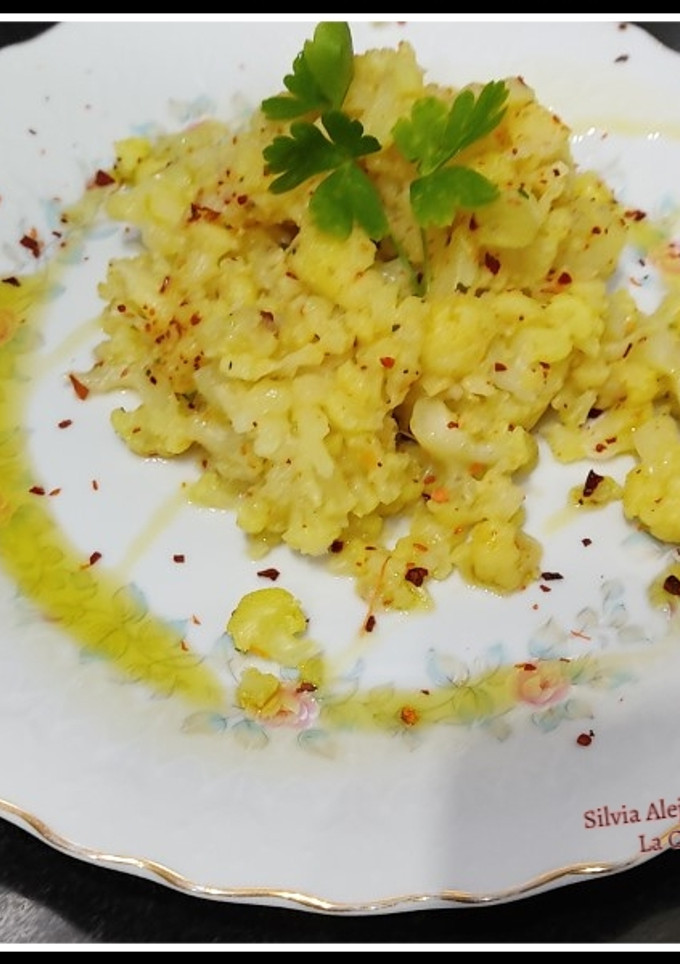 Una foto de Coliflor salteada con ajo
