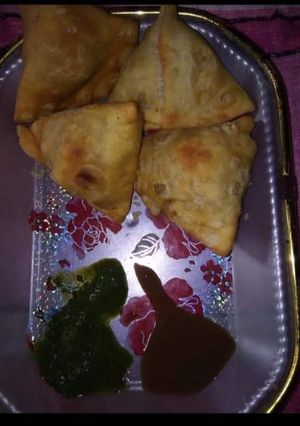 समोसे (samose recipe in Hindi) रेसिपी मुख्य फोटो