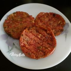 A picture of Oats-Beetroot Sprouts Chilla.
