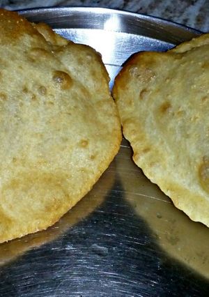 A picture of Bhature.
