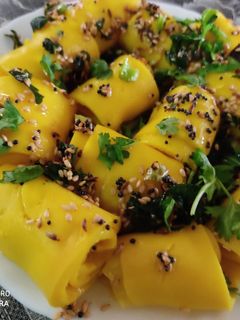 ખાંડવી(Khandvi Recipe in Gujarati) રેસીપી મુખ્ય ફોટો